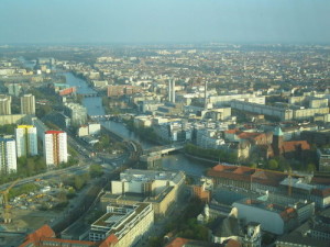 rivier die dwars door de stad Berlijn stroomt
